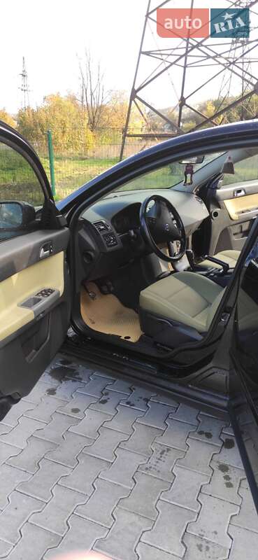 Седан Volvo S40 2009 в Старом Самборе