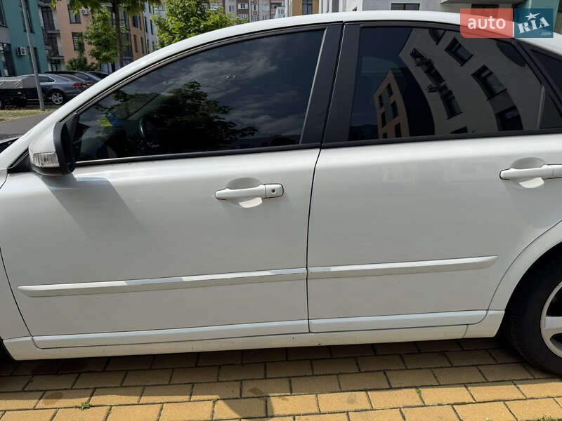 Седан Volvo S40 2012 в Києві