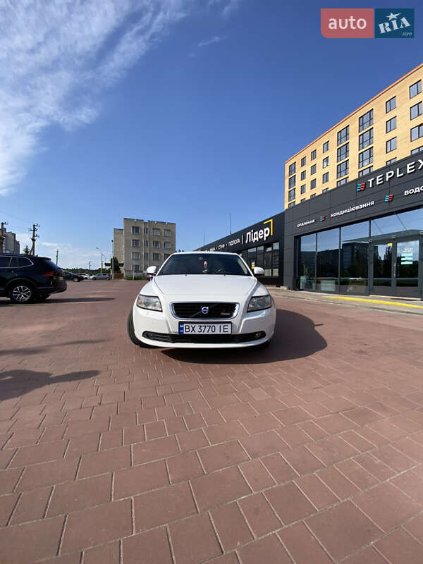 Седан Volvo S40 2009 в Нетешине