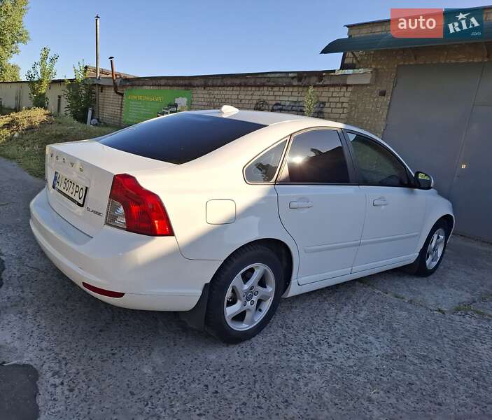 Седан Volvo S40 2012 в Вараше
