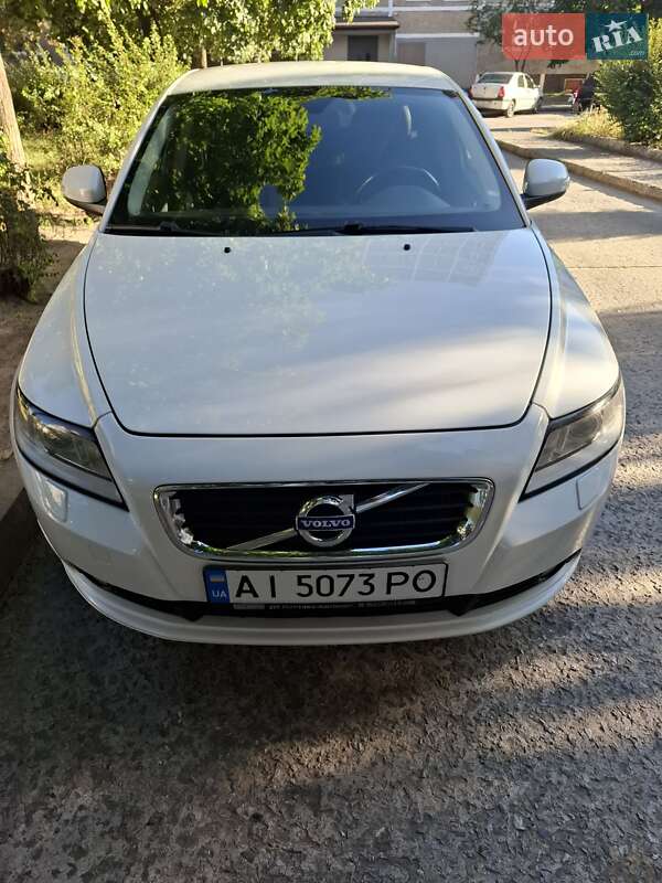Седан Volvo S40 2012 в Вараше