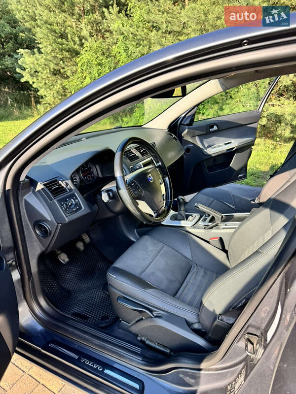 Седан Volvo S40 2010 в Судовой Вишне