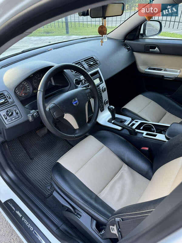 Седан Volvo S40 2012 в Запоріжжі