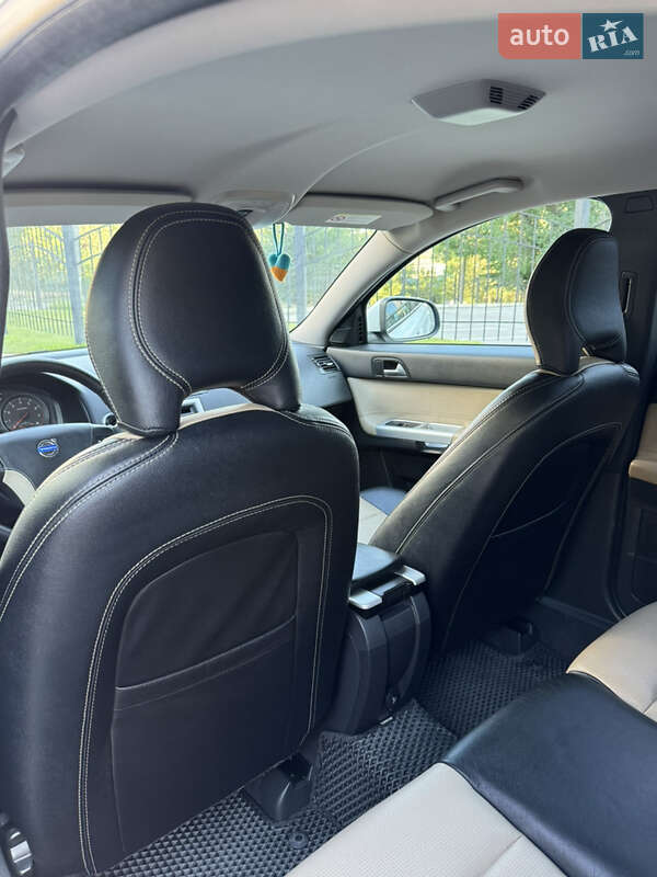 Седан Volvo S40 2012 в Запоріжжі