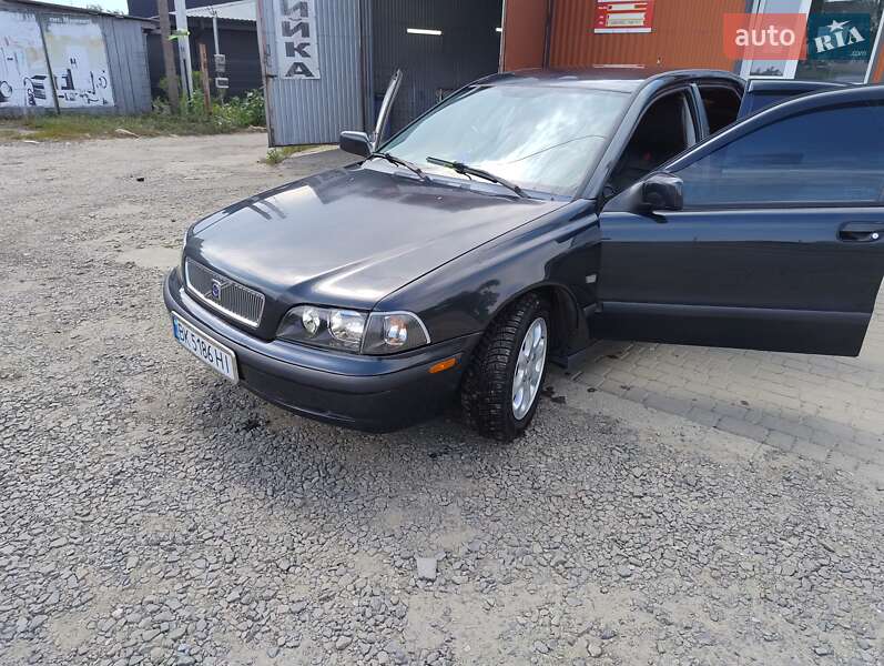 Седан Volvo S40 2000 в Вараші