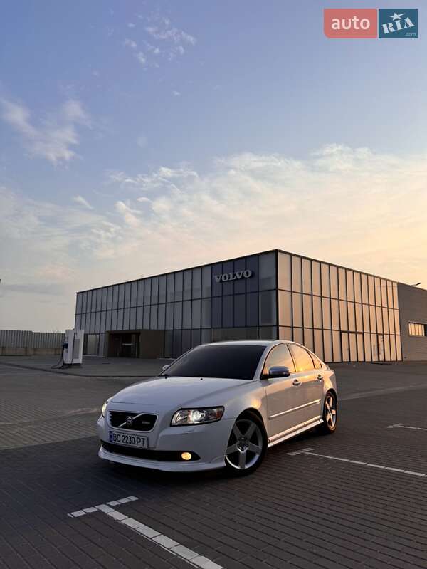 Седан Volvo S40 2008 в Львові