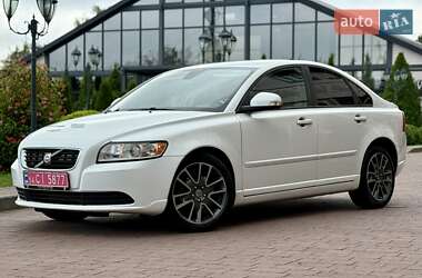 Седан Volvo S40 2010 в Стрые