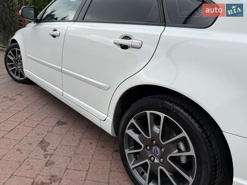 Седан Volvo S40 2010 в Стрые