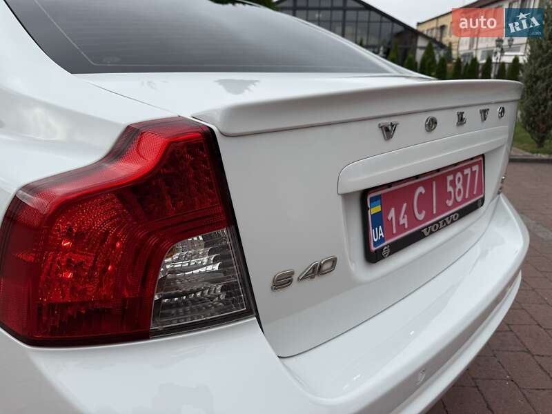Седан Volvo S40 2010 в Стрые