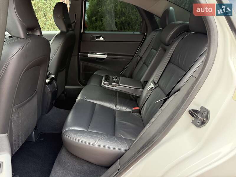 Седан Volvo S40 2010 в Стрые