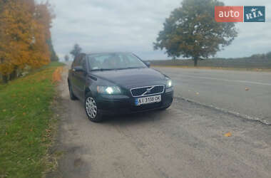 Седан Volvo S40 2005 в  фото 18 Седан Volvo S40 2005 в