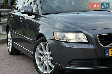 Седан Volvo S40 2011 в  фото 29 Седан Volvo S40 2011 в