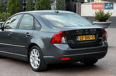 Седан Volvo S40 2011 в  фото 37 Седан Volvo S40 2011 в