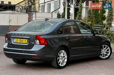 Седан Volvo S40 2011 в  фото 49 Седан Volvo S40 2011 в