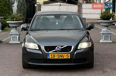 Седан Volvo S40 2011 в  фото 65 Седан Volvo S40 2011 в
