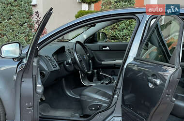 Седан Volvo S40 2011 в  фото 74 Седан Volvo S40 2011 в