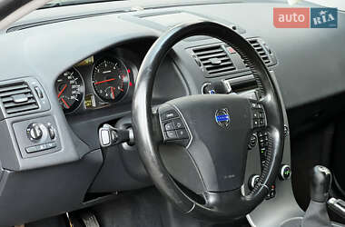 Седан Volvo S40 2011 в  фото 82 Седан Volvo S40 2011 в