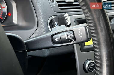 Седан Volvo S40 2011 в  фото 87 Седан Volvo S40 2011 в