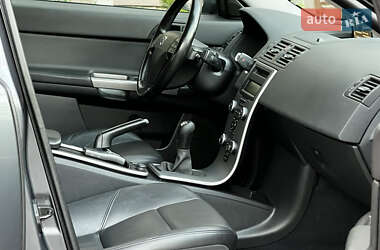 Седан Volvo S40 2011 в  фото 106 Седан Volvo S40 2011 в