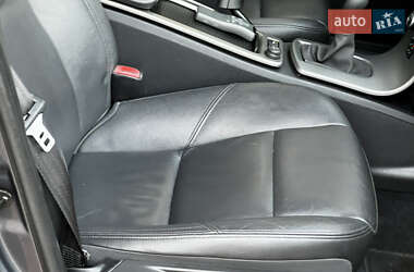 Седан Volvo S40 2011 в  фото 114 Седан Volvo S40 2011 в