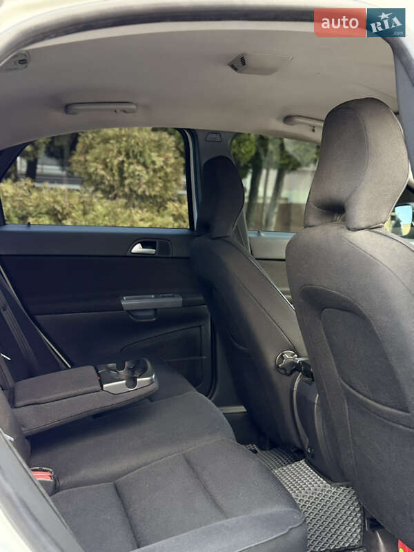 Седан Volvo S40 2012 в Днепре