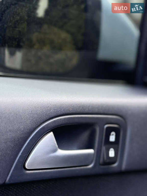 Седан Volvo S40 2012 в Днепре