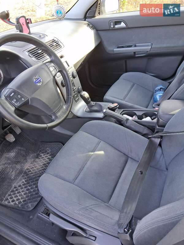 Седан Volvo S40 2005 в Заставной фото 6 Седан Volvo S40 2005 в Заставной
