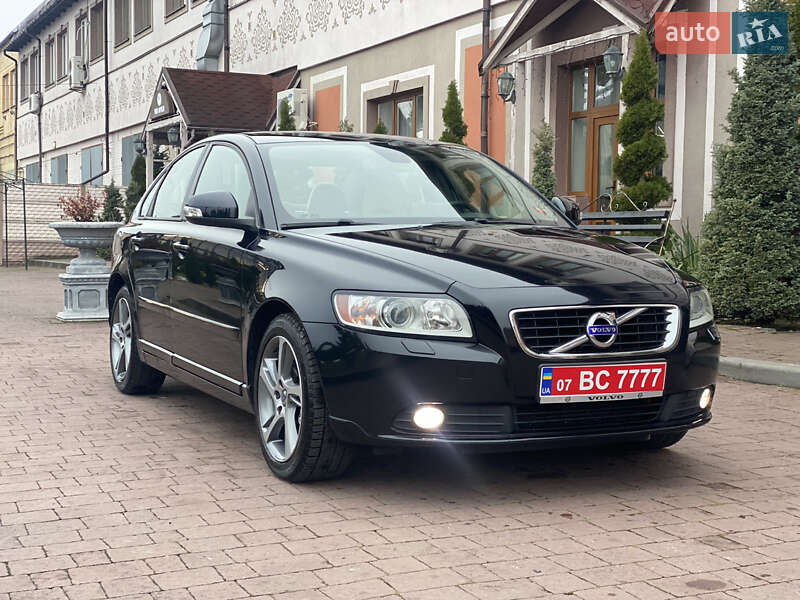 Седан Volvo S40 2011 в Стрию