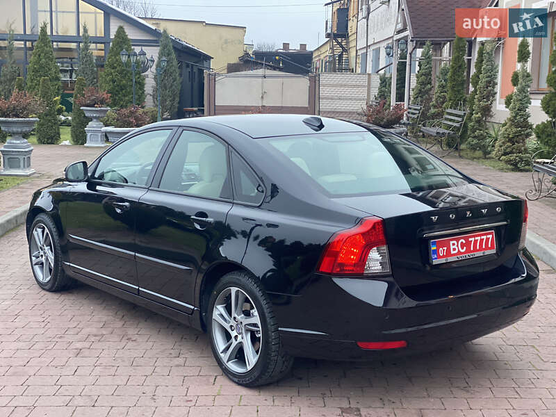 Седан Volvo S40 2011 в Стрию