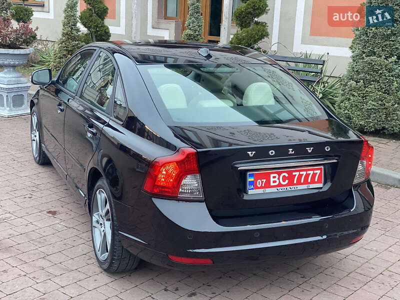 Седан Volvo S40 2011 в Стрию