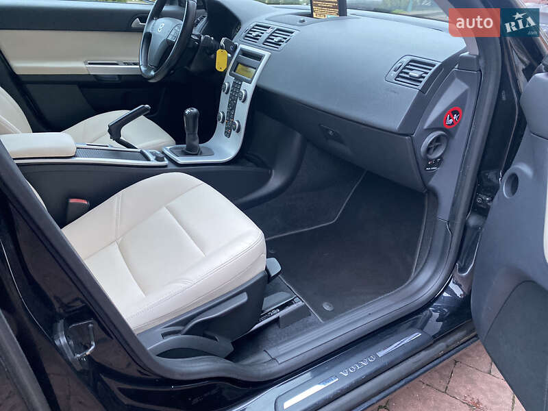 Седан Volvo S40 2011 в Стрию