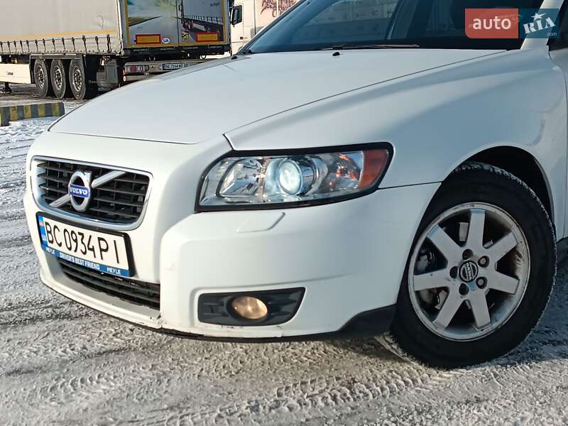 Седан Volvo S40 2010 в Львове