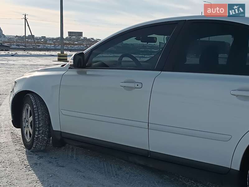 Седан Volvo S40 2010 в Львове