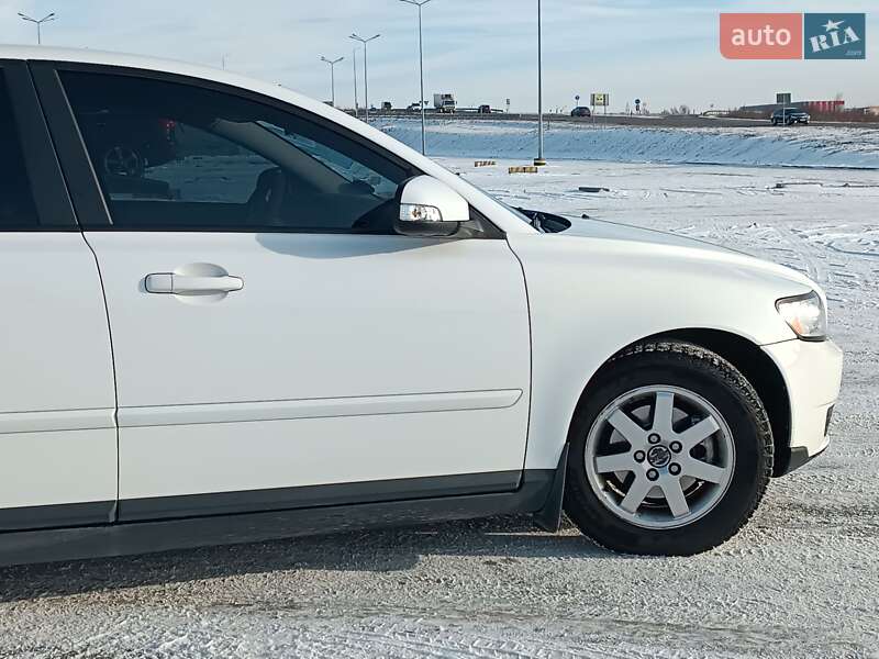 Седан Volvo S40 2010 в Львове