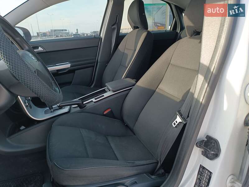 Седан Volvo S40 2010 в Львове