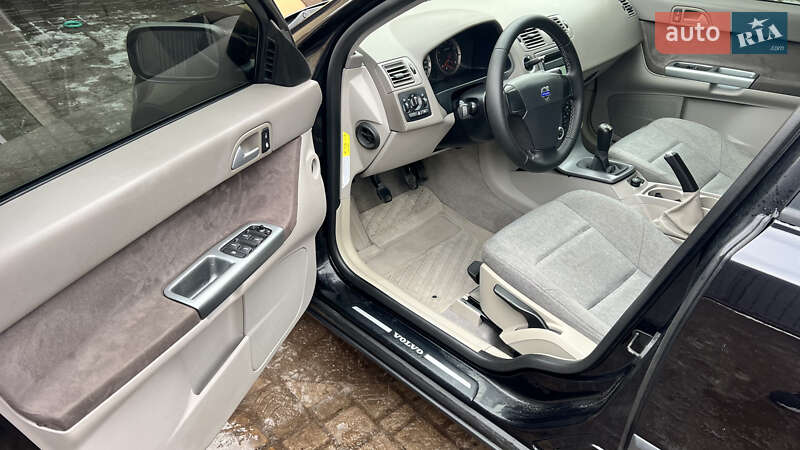 Седан Volvo S40 2004 в Кривом Роге