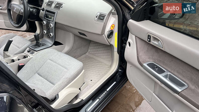 Седан Volvo S40 2004 в Кривом Роге