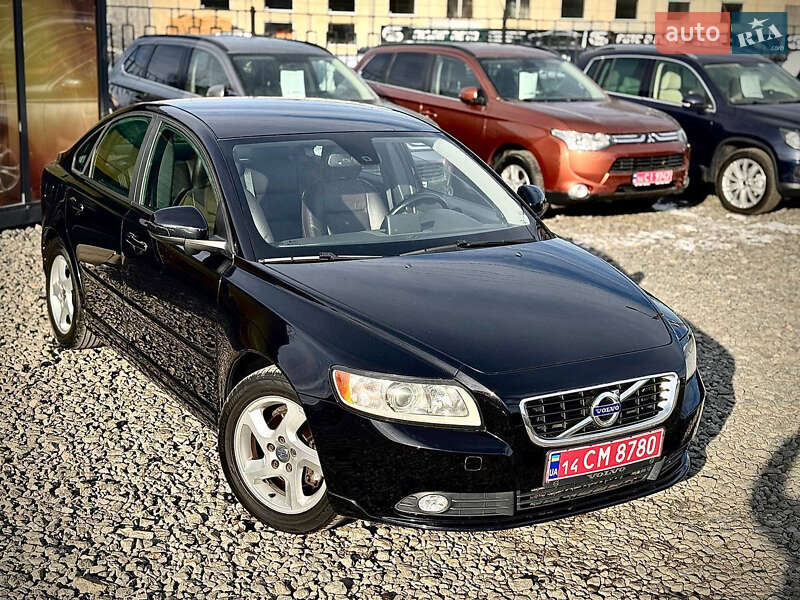 Седан Volvo S40 2011 в Стрые