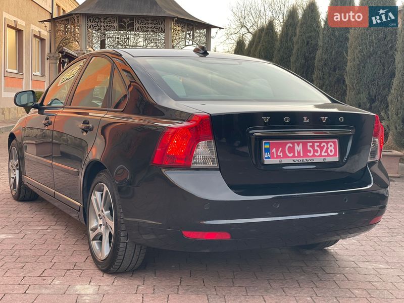 Седан Volvo S40 2011 в Стрию
