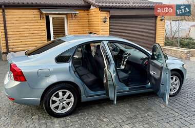 Седан Volvo S40 2010 в Умани