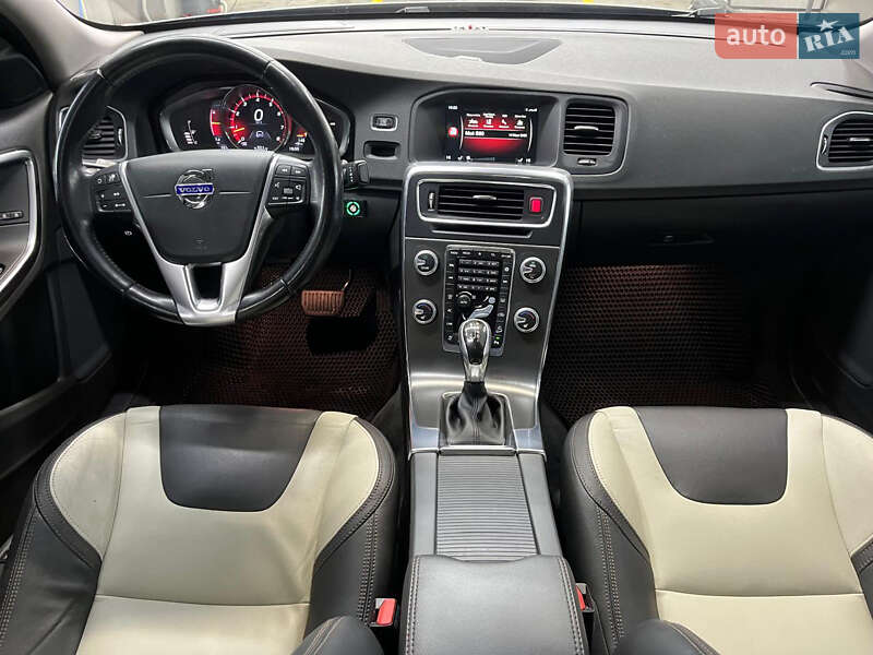 Седан Volvo S60 Cross Country 2016 в Ивано-Франковске