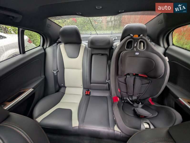 Седан Volvo S60 Cross Country 2016 в Тернополе
