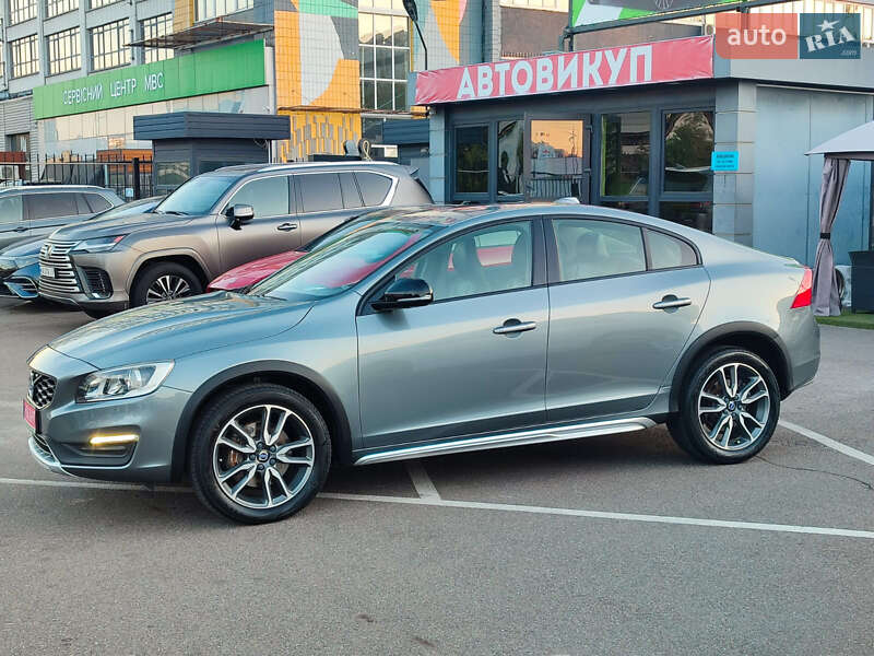 Седан Volvo S60 Cross Country 2018 в Киеве