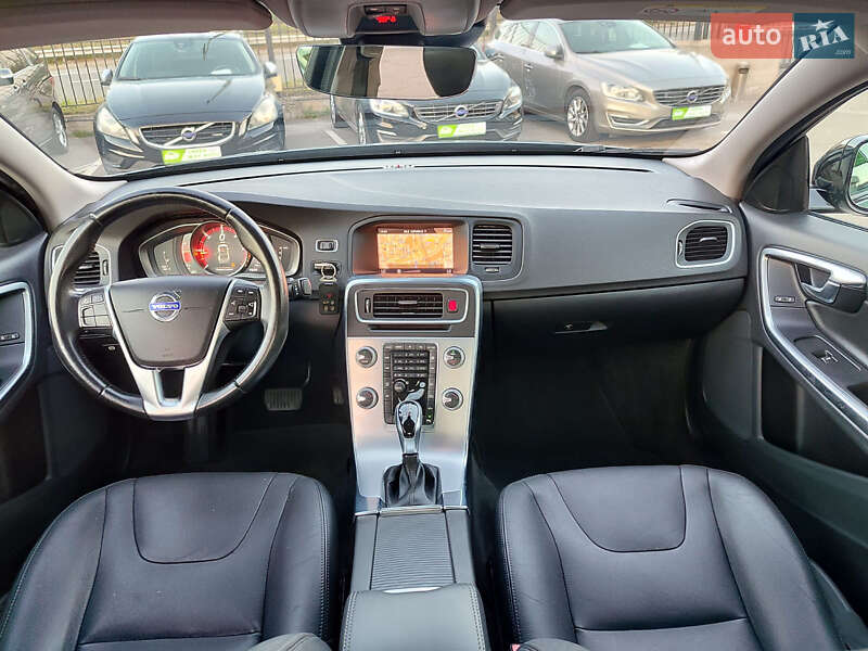 Седан Volvo S60 Cross Country 2018 в Киеве