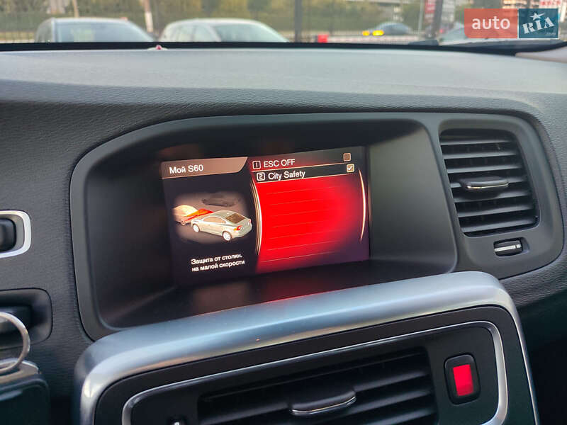 Седан Volvo S60 Cross Country 2018 в Киеве