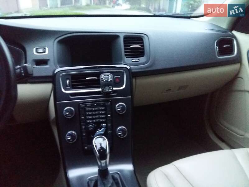 Седан Volvo S60 2013 в Сумах