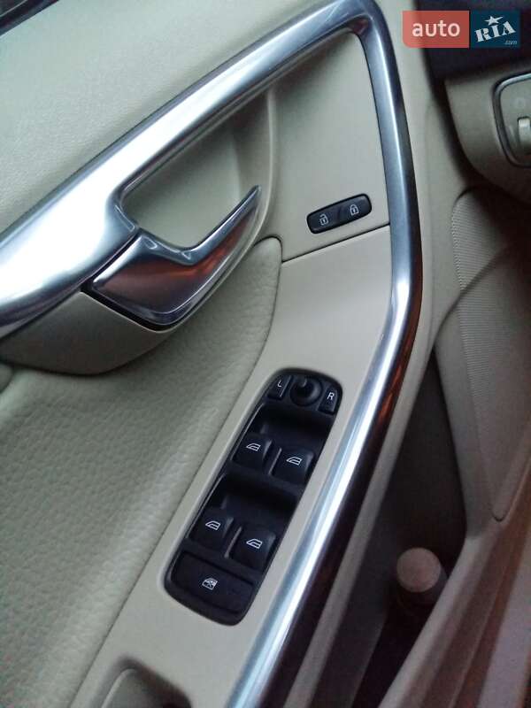 Седан Volvo S60 2013 в Сумах