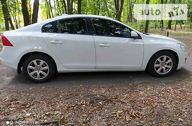 Седан Volvo S60 2012 в 