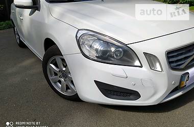 Седан Volvo S60 2012 в 