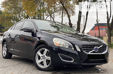 Седан Volvo S60 2012 в Львове